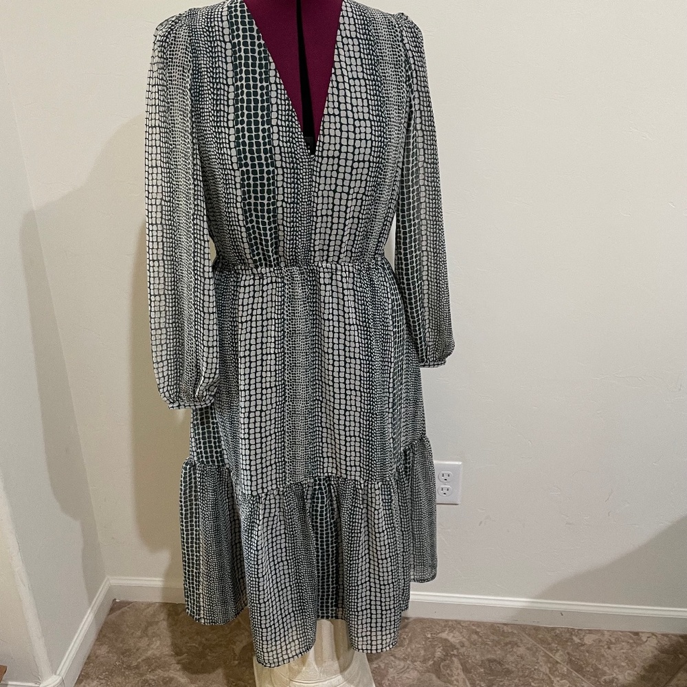 Banana Republic- Flounce Hem Chiffon V- Neck Dress - Picture 1 of 16